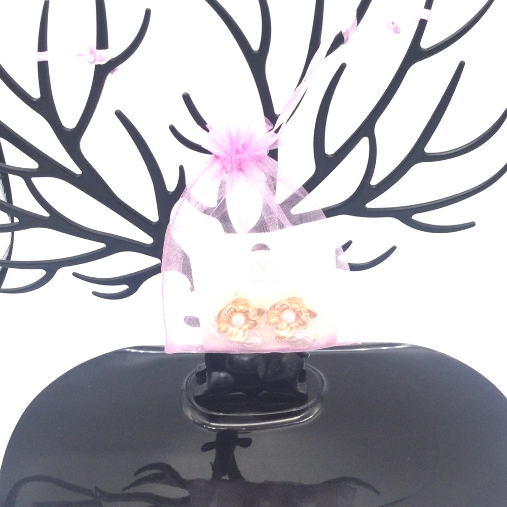 - Melody Womens earrings new .